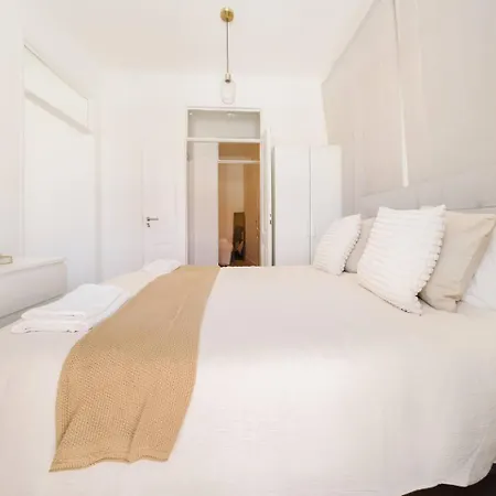 Apartment 4Br Alfama Gem Cruise Ship Views Sleeps 11 Lissabon
