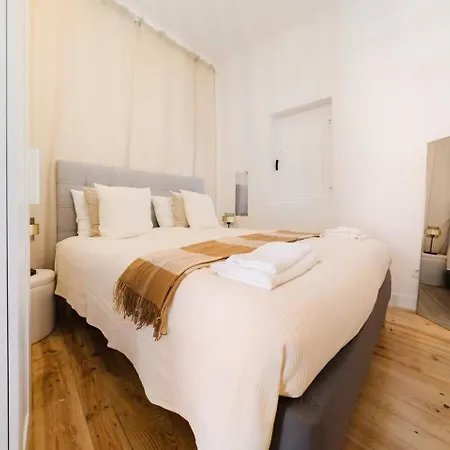Apartment 4Br Alfama Gem Cruise Ship Views Sleeps 11 Lissabon