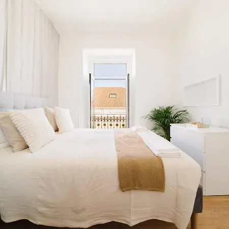 Apartment 4Br Alfama Gem Cruise Ship Views Sleeps 11