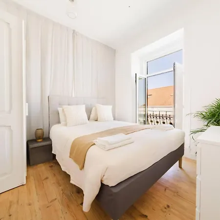 Apartment 4Br Alfama Gem Cruise Ship Views Sleeps 11 Lissabon