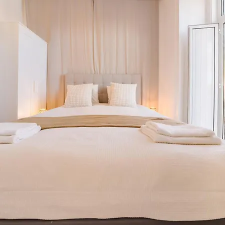 4Br Alfama Gem Cruise Ship Views Sleeps 11