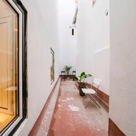 Apartment 4Br Alfama Gem Cruise Ship Views Sleeps 11