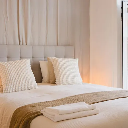 Apartment 4Br Alfama Gem Cruise Ship Views Sleeps 11